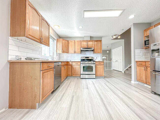 Building Photo - 123 Ridgebrook Dr SW