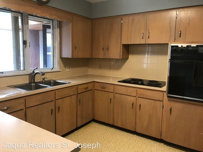 Building Photo - 3 br, 1.5 bath House - 1715 Golf View Road