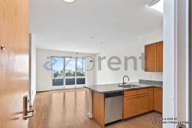 Building Photo - Unit 604