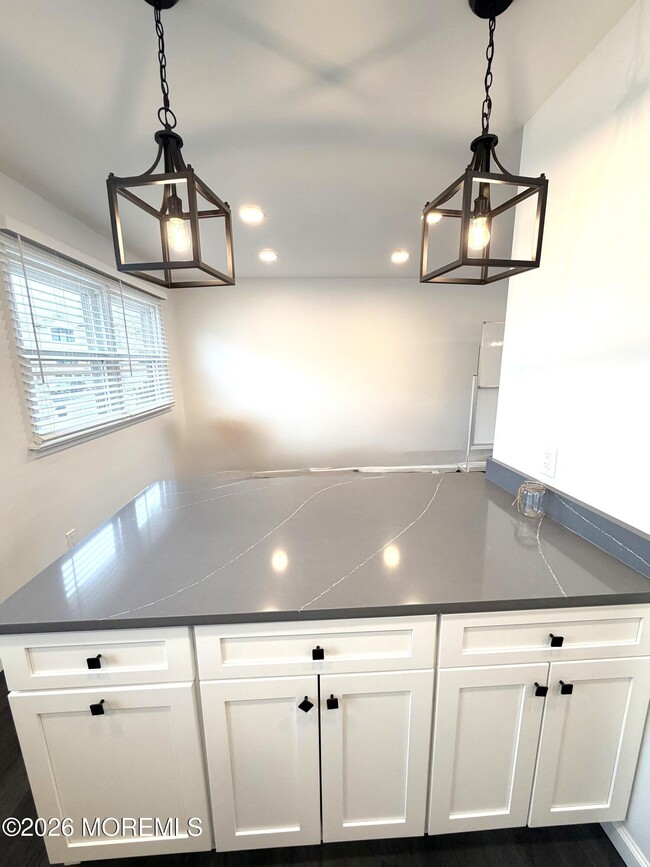 Building Photo - 2133 Bridge Ave