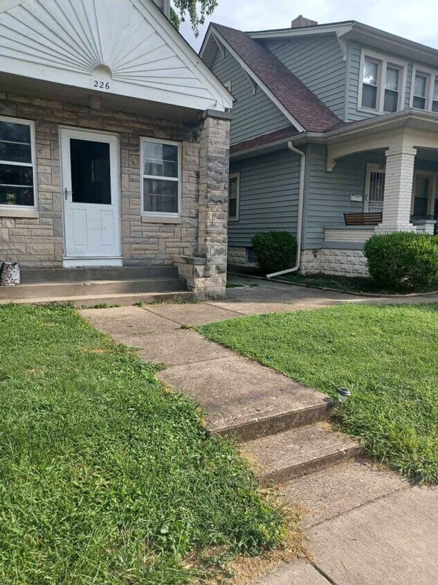 226 E Maple St Unit 226 E Maple street 2 RE, Jeffersonville, IN 47130