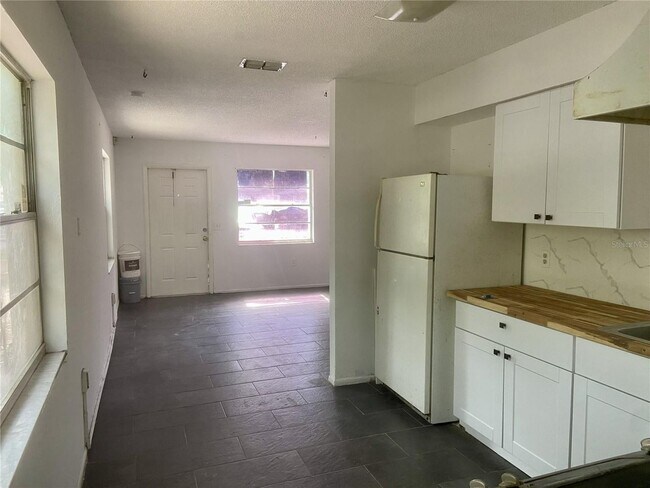 Building Photo - Pet Friendly Cozy Villa in Bradenton