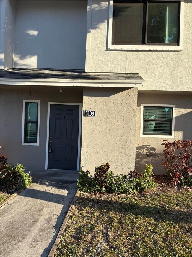 Foto del edificio - 5106 Pier Dr