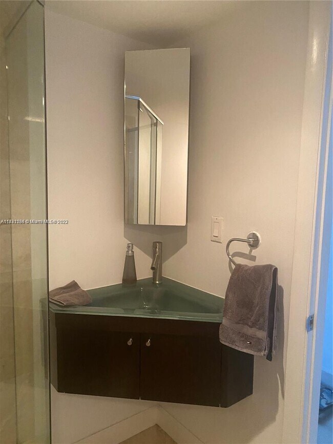 Foto del edificio - 1717 N Bayshore Dr