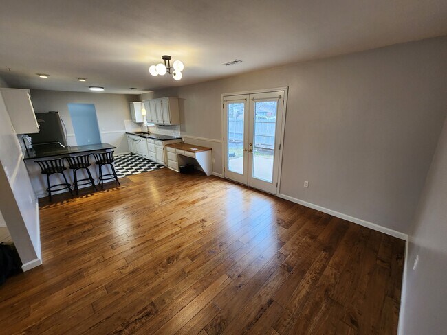 Foto del edificio - 644 W Oaklawn Dr