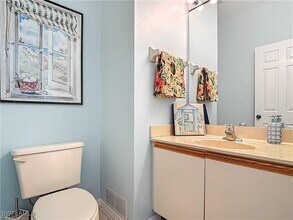 Building Photo - 1342 Park Lake Dr