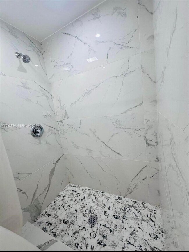 Foto del edificio - 1023 NW 3rd Ave