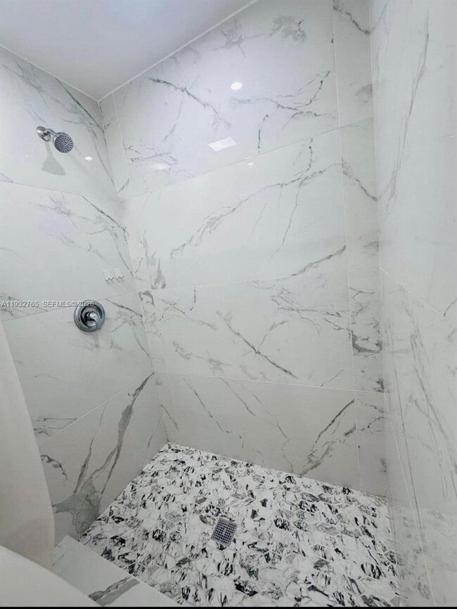 Building Photo - 1023 NW 3rd Ave