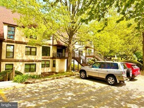 Building Photo - 277 Shawmont Ave