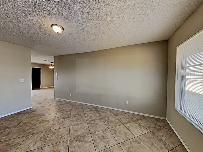 Foto del edificio - 618 N 69th Ave