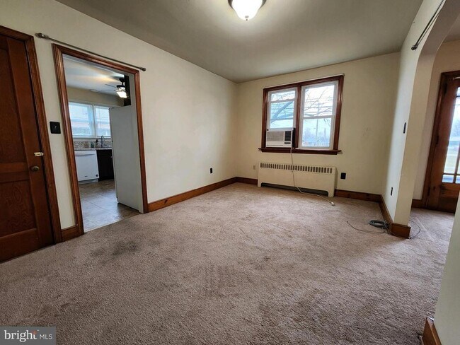 Building Photo - 842 Bethlehem Pike
