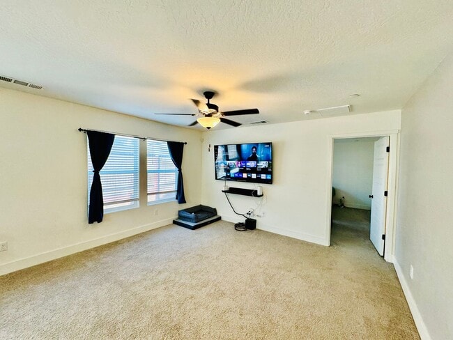 Foto del edificio - Beautiful 4 Bedroom 2 Bath Home with SOLAR...