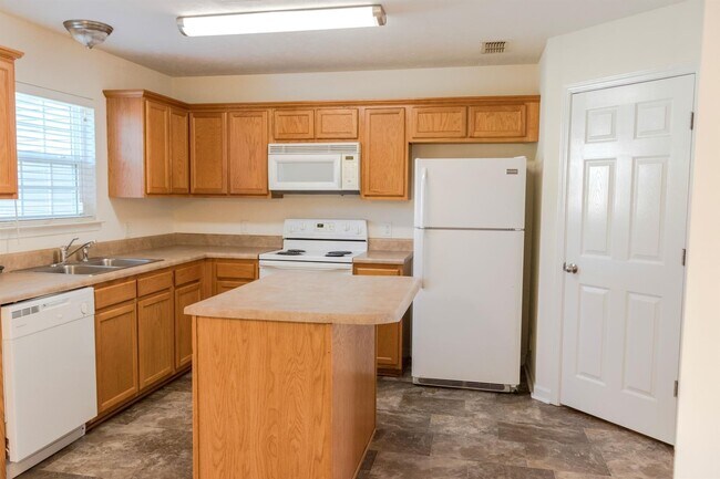 Building Photo - 8009 Logan Dr