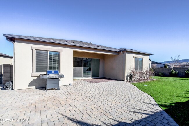 Foto del edificio - 8736 N Peaceful Vly Wy