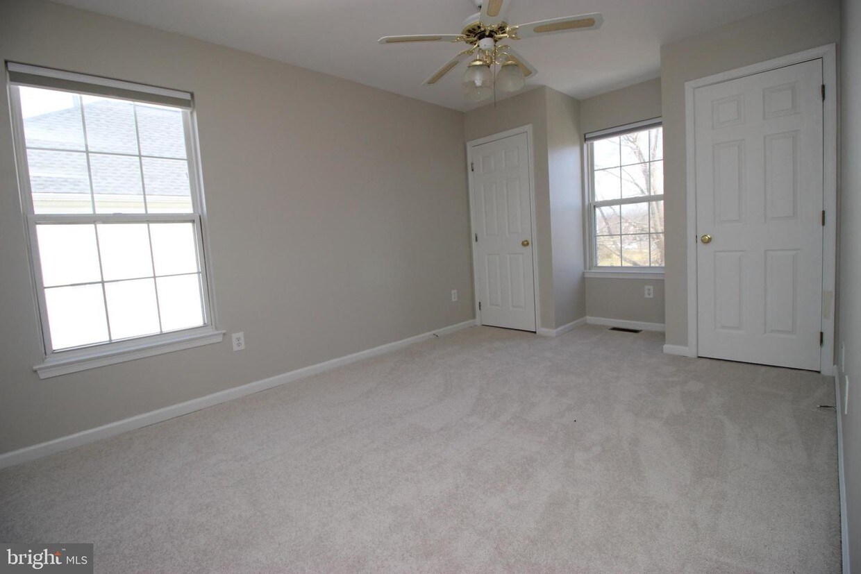 Primary Photo - 122 Fairbrook Dr