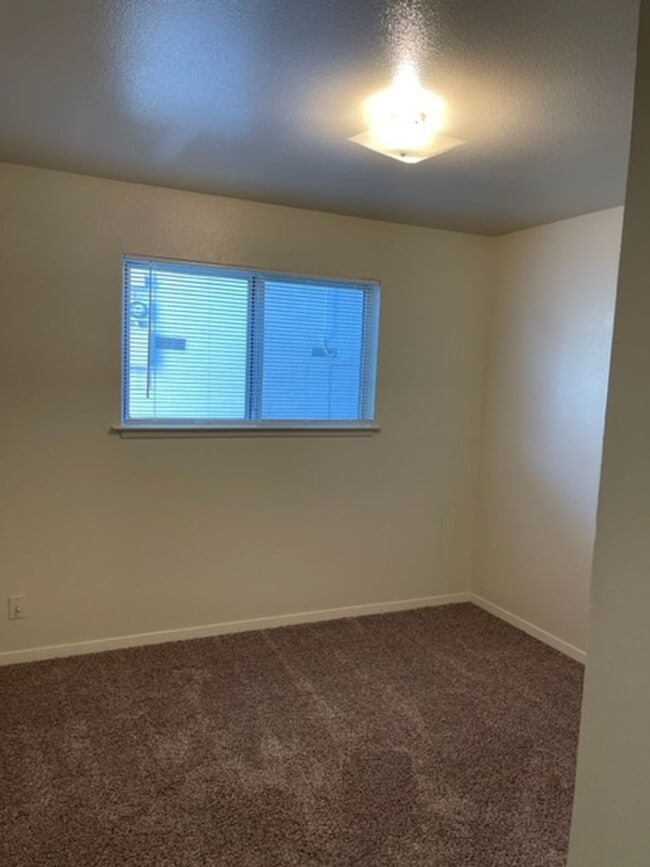 Foto del edificio - Magnolia Neighborhood Upstiars Apartment