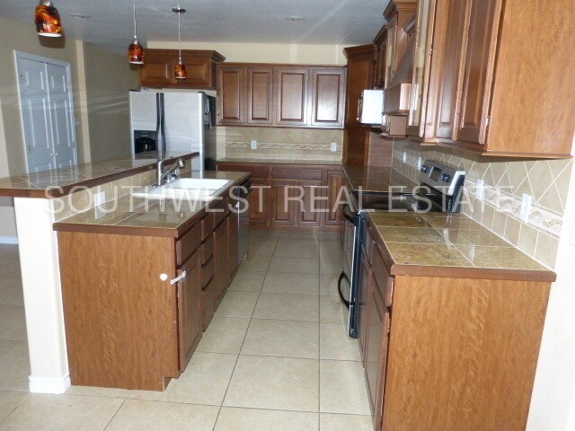 Building Photo - 1339 Oakwood Cir