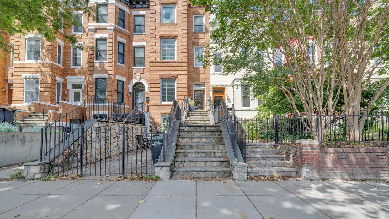 Primary Photo - 1237 Kenyon St NW