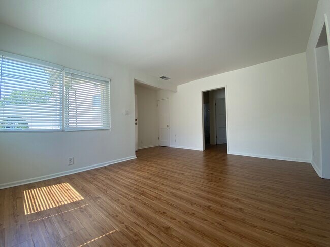 Foto del edificio - 1621 Del Amo Blvd