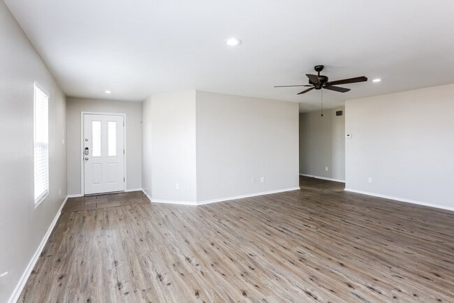 Building Photo - 16737 Woodside Dr