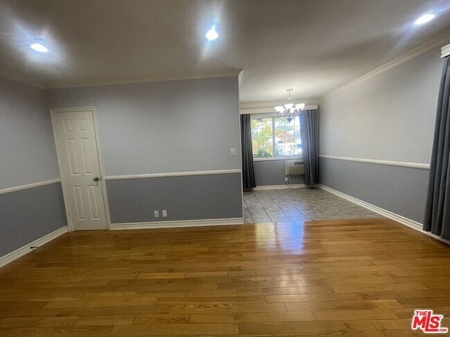 Foto del edificio - 1122 N Formosa Ave