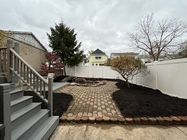 Building Photo - 507 Berry Ave