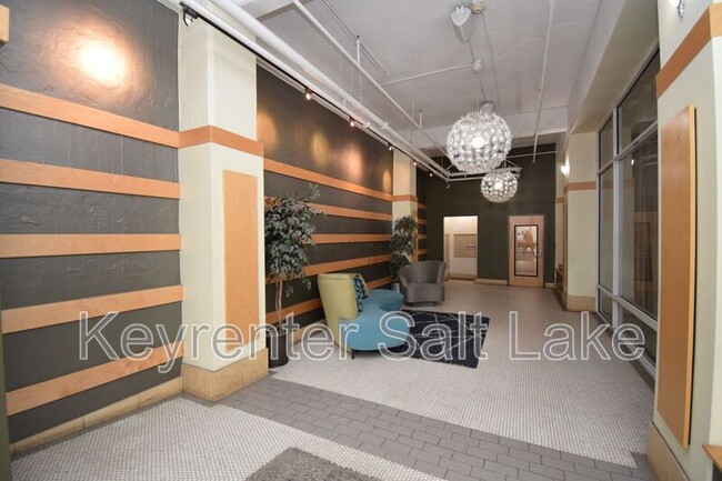 Building Photo - 163 W 200 S