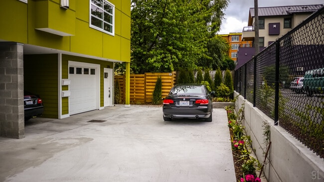 Foto del edificio - 2215 E John St