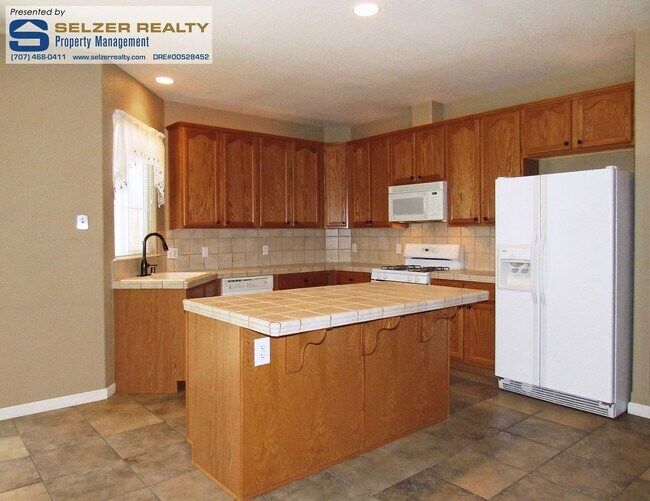 Foto del edificio - Roomy & fully equipped 3+ bd. home in West...
