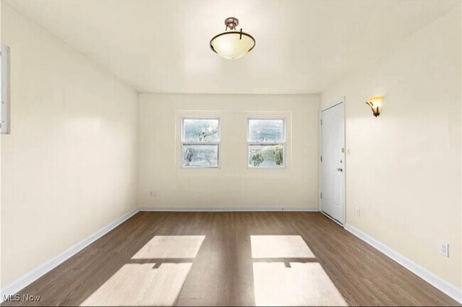 Foto del edificio - 3836 W 117th St