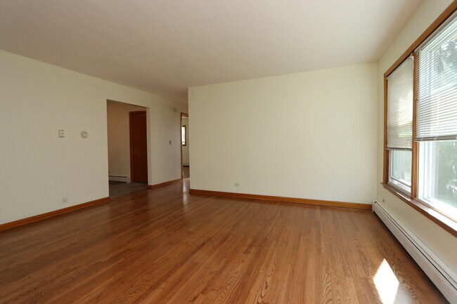 Building Photo - 6555 N Natoma Ave