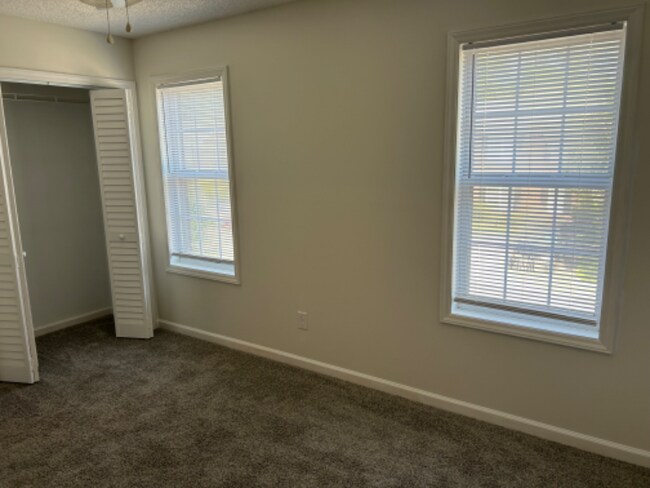 Building Photo - 5050 Lamppost Cir