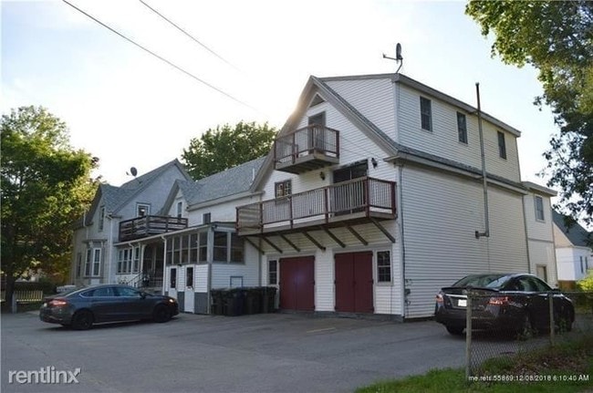 Building Photo - 184 Elm St
