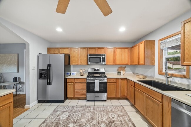 Foto del edificio - 6327 Fenton St