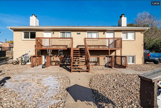 Foto del edificio - 112 Clover Ct