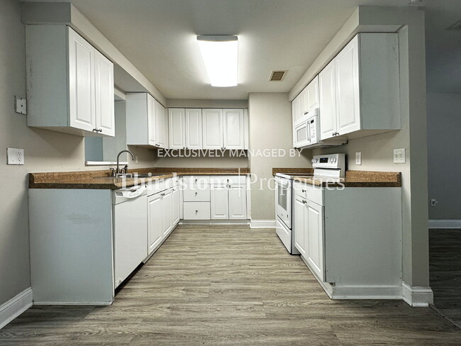 Building Photo - 455 W Clermont Dr