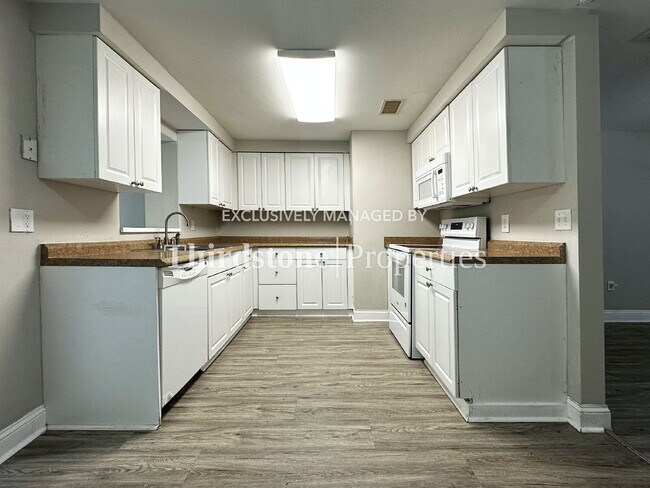 Foto del edificio - 455 W Clermont Dr
