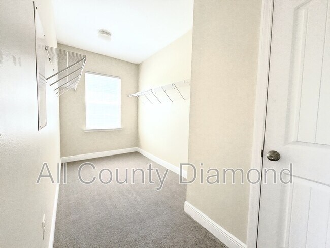 Building Photo - 100 Barefoot Falls
