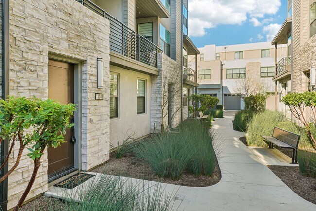 Foto del edificio - 11048 Luminate Dr