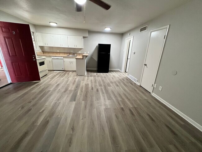 Building Photo - Kentwood Apartments