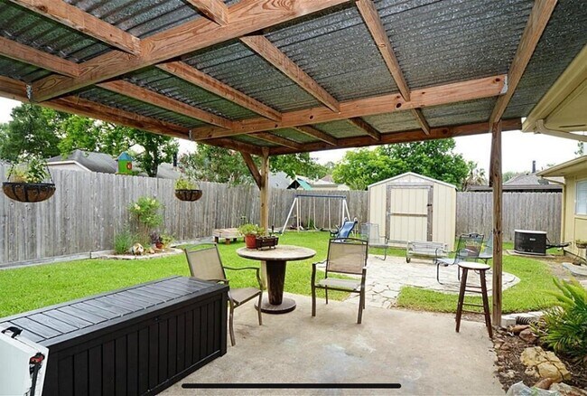 Foto del edificio - 4823 Pecan Grove Dr