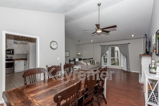 Foto del edificio - 2152 Ridgecrest Dr