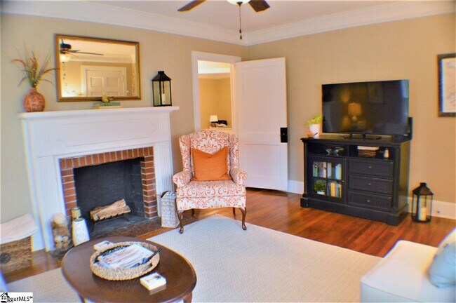 Building Photo - 117 Hillcrest Cir