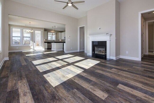 Foto del edificio - Luxury Living- Like Brand New Kolter Built...