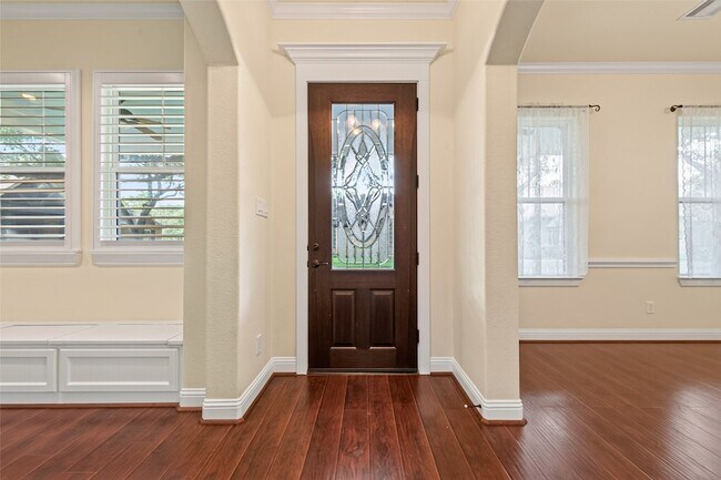 Building Photo - 4727 Lake Village Dr