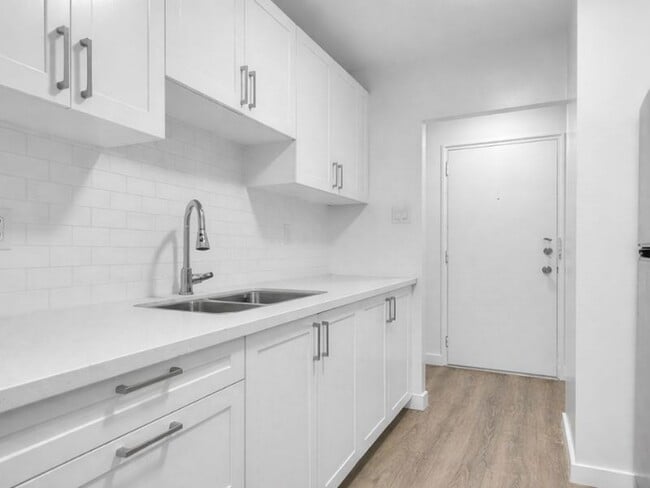 Building Photo - 227 Cathcart St