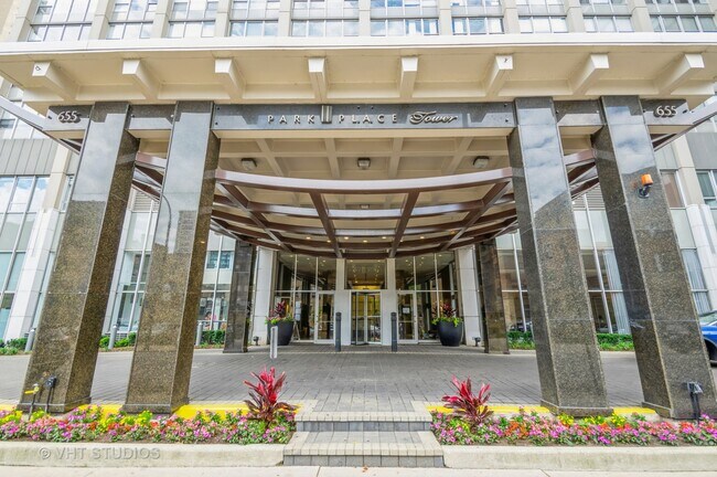 Foto del edificio - 655 W Irving Park Rd