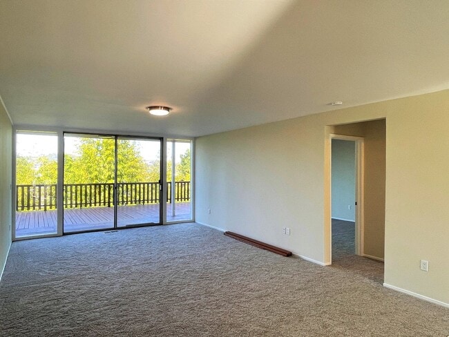 Photo - Beautiful 3 bedroom, 2 bathroom home in du...