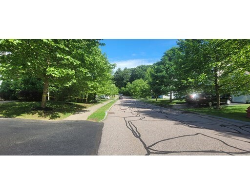 Foto del edificio - 8 Aspen Ave