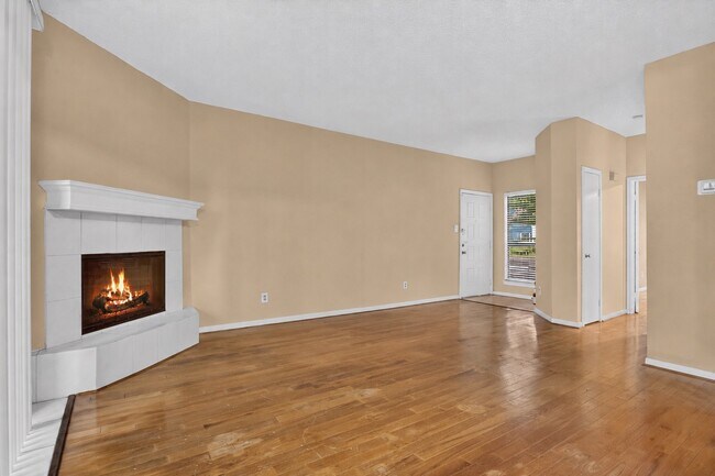 Foto del edificio - 8241 Sands Point Dr